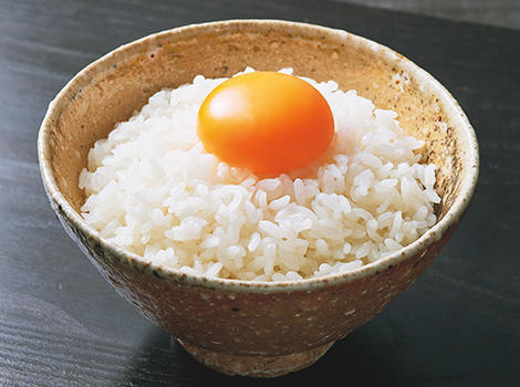 Rice topped with egg